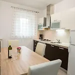 Ane, Divine Вилла