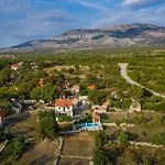 Вилла Ane, Divine *