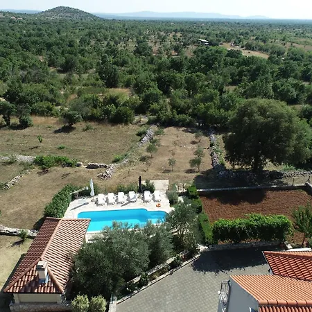 Villa Ane, Divine Trbounje