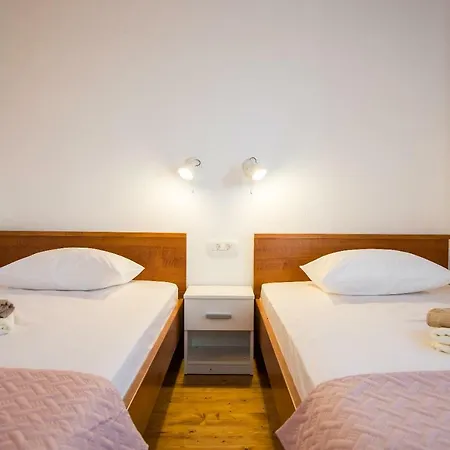 Ane, Divine Trbounje