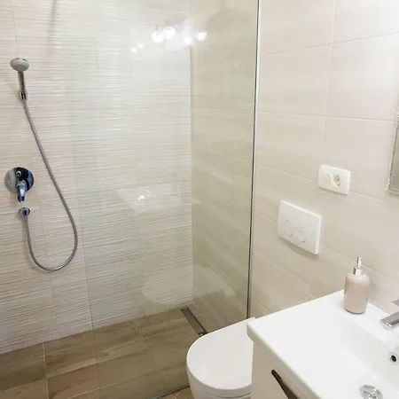 Βίλα Ane, Divine