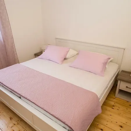 Ane, Divine Trbounje