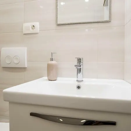 Βίλα Ane, Divine