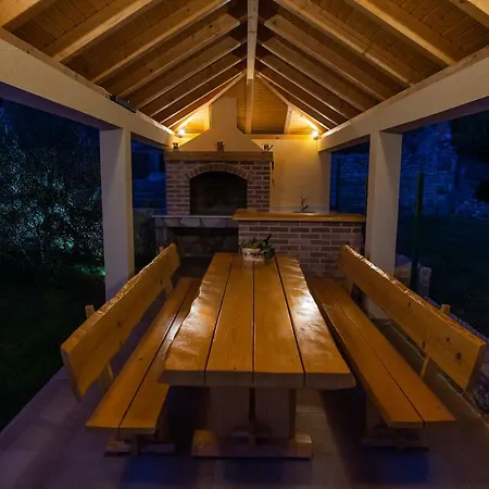 Ane, Divine Villa
