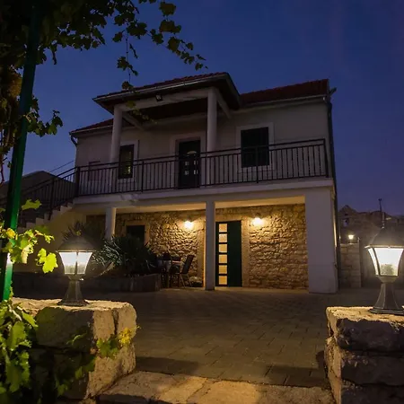 Ane, Divine Villa Trbounje