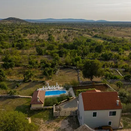 Ane, Divine Villa Trbounje