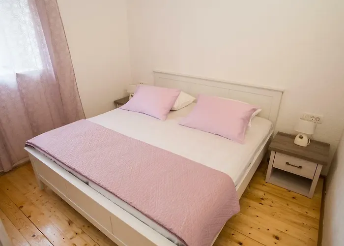 Ane, Divine Trbounje