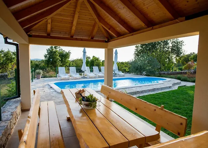 Villa Ane, Divine Trbounje