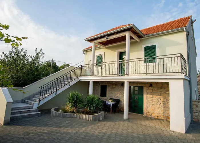 Ane, Divine Trbounje